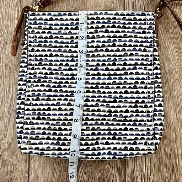 Fossil white crossbody with black and blue circular print - Picture 8 of 8